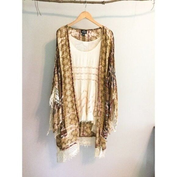 boho Kimono w Crochet Lace Detail & wide sleeves - Picture 9 of 13